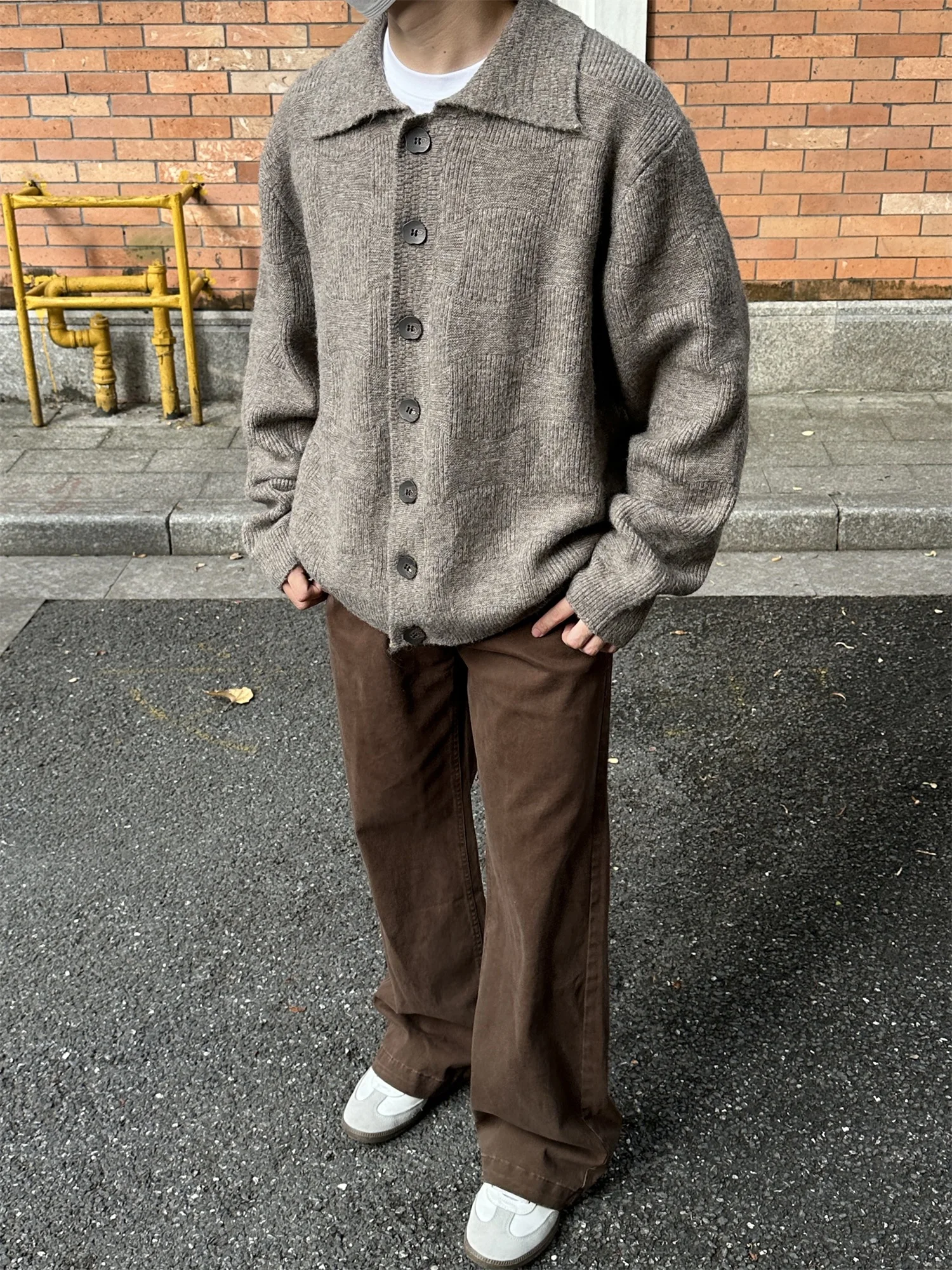 厚手ニットカーディガン：オーバーサイズデザインで秋冬の男性ファッションを実現