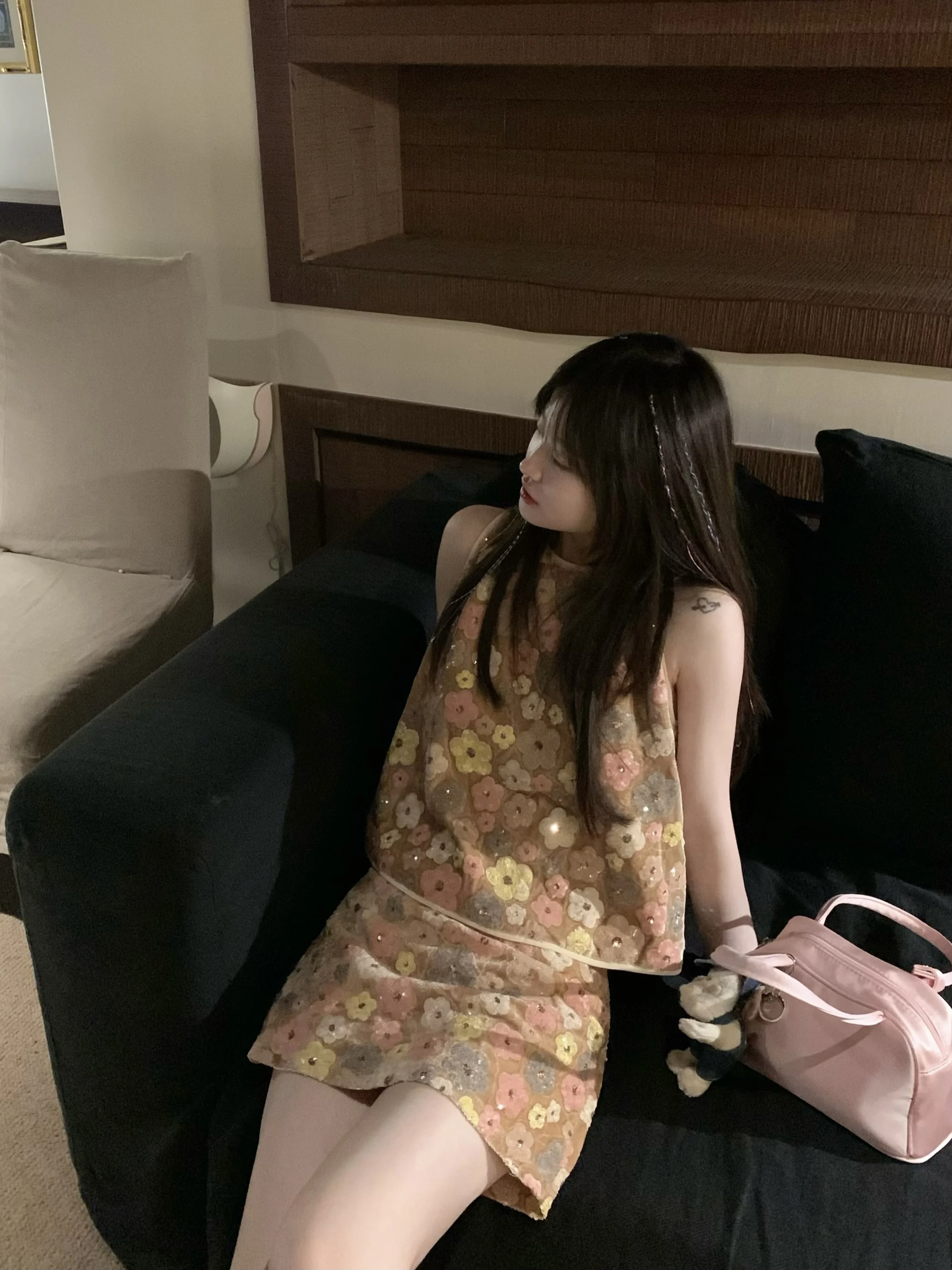 清楚系ファッションは、本 当に「シンプル」なのか？その本質をこの1着で解き明かす