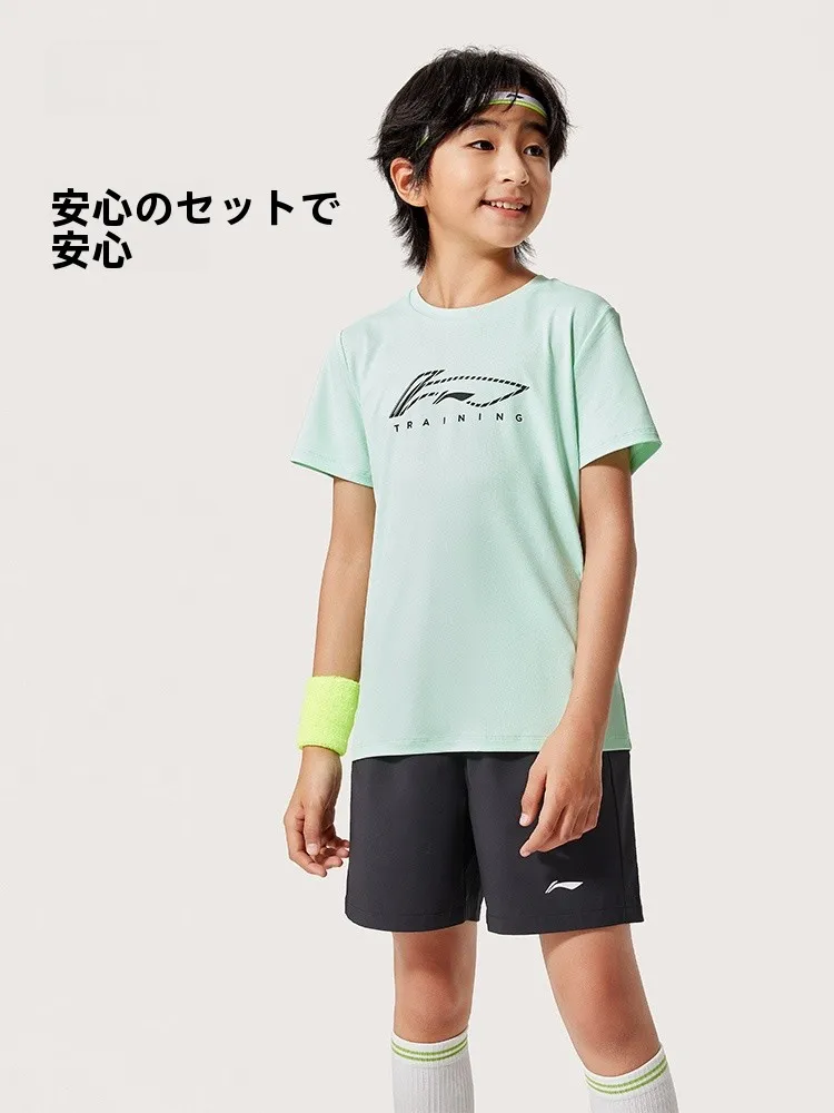 キッズトレーナー Lining セッ トアップ：夏用速乾タイプの実用性とデザインのバランス