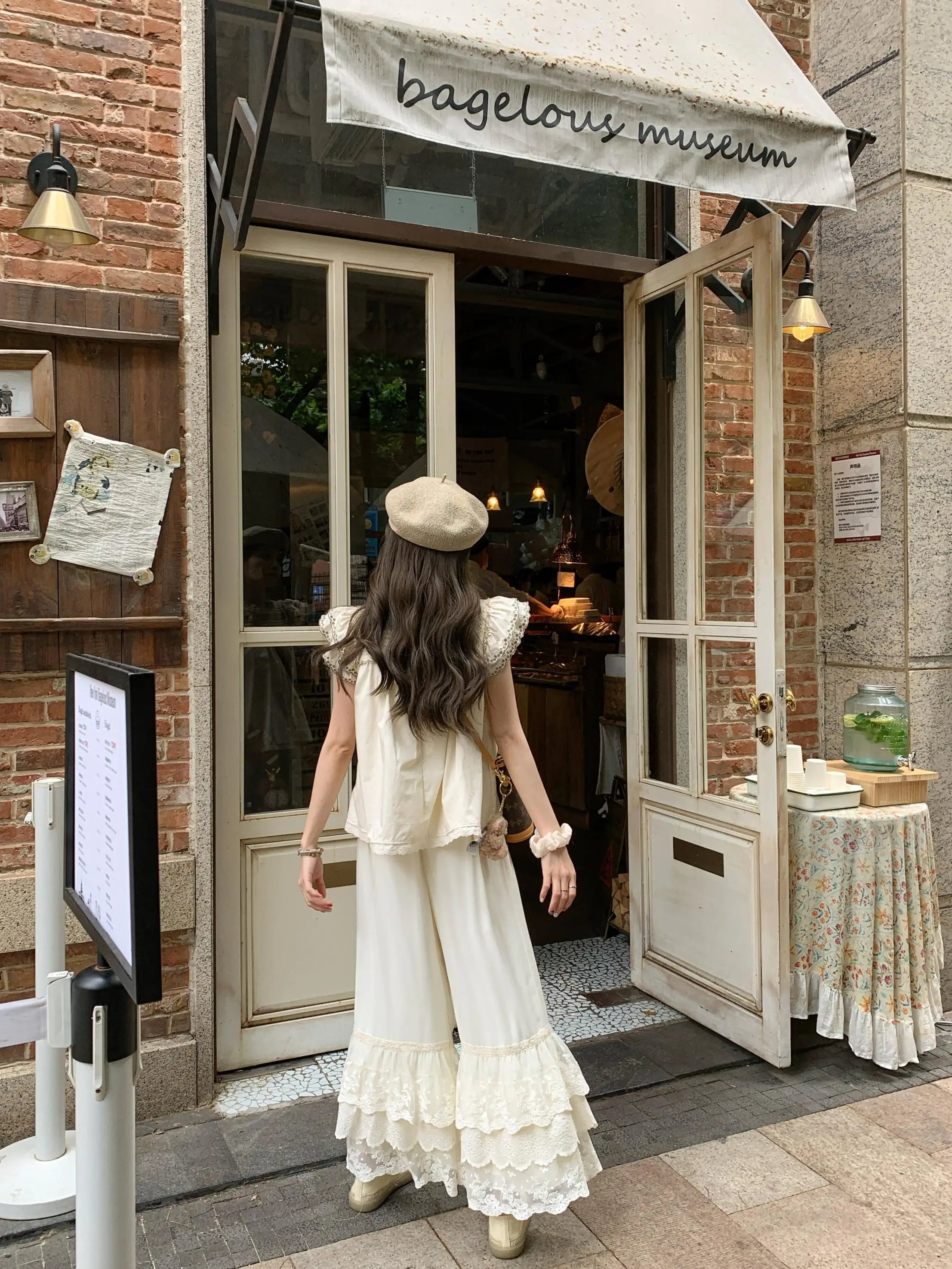 セミフレアパンツはどんなもの？低身長女性にぴったりの着心地とスタイルを解説