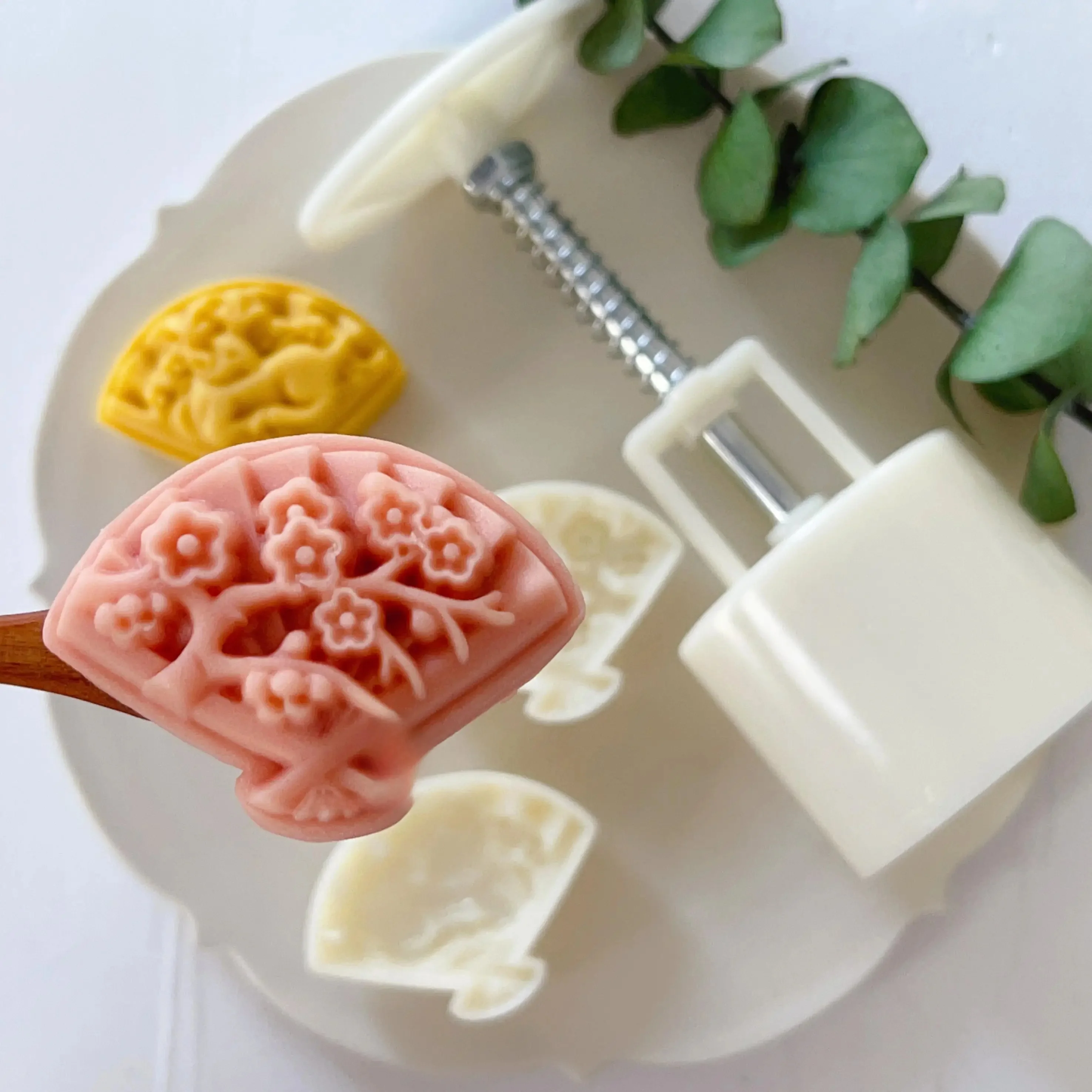 梅花鹿形状の緑豆ケーキ型【中秋節用・50gサイズ・扇形デザイン】：中式宫廷风烘焙用品の実用性と適用シーン
