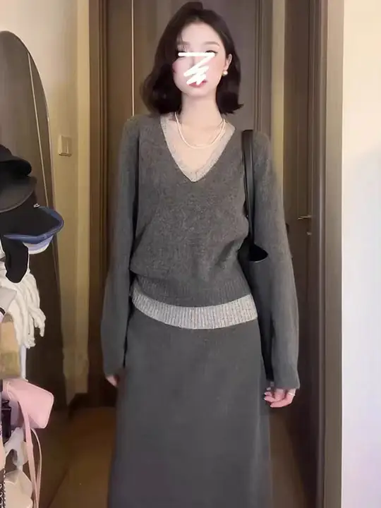 100%ウールニットVネックプルオーバー【秋冬用・配色デザイン・ハーフスカート】（セットアップ対応）