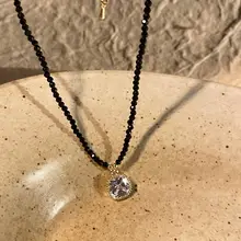 黒色水晶ビーズの角砂糖風ネックレス【ゴージャスなデザイン・デコルテに映える】