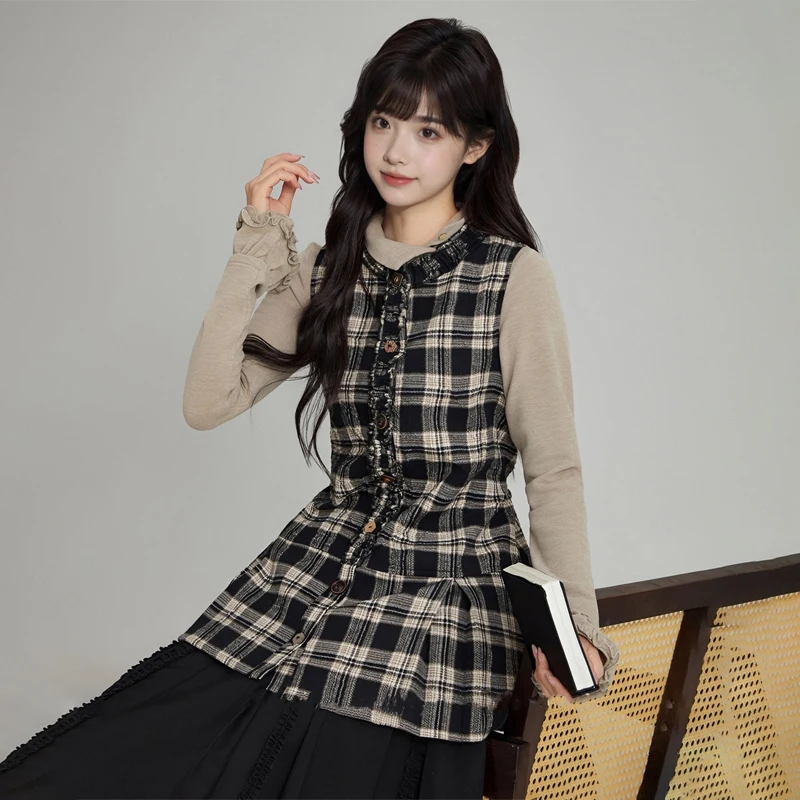 シースルー服のコーデは失敗する？肌理感とフリルが融合した秋のカジュアルスタイルが今、注目されている