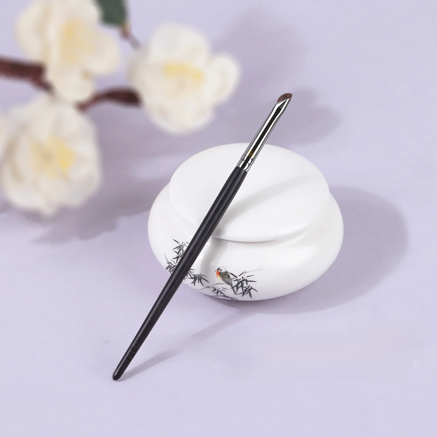 727cosmeticsと他のブランドを比較するとき、アイメイク用ブラシはどう選ぶ？