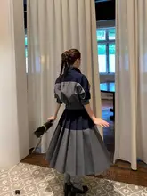 ビビッドカラーの九分袖ジャケット【秋用・女性用・ショート】とプリーツスカート（セットアップ対応）