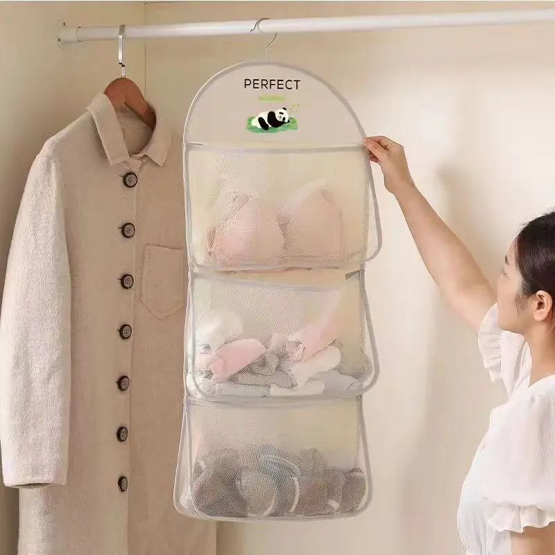 ぬいぐるみ収納バッグの多機能性と実用性：壁掛け・ドア裏での効果的な収納方法