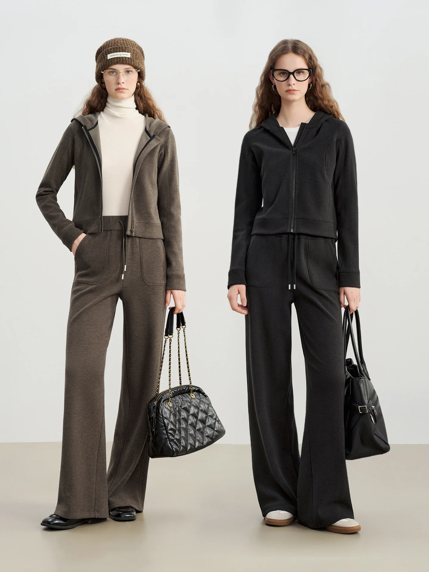 10月下旬と11月のデート服で迷うなら、1枚で決まるトップスが救う！