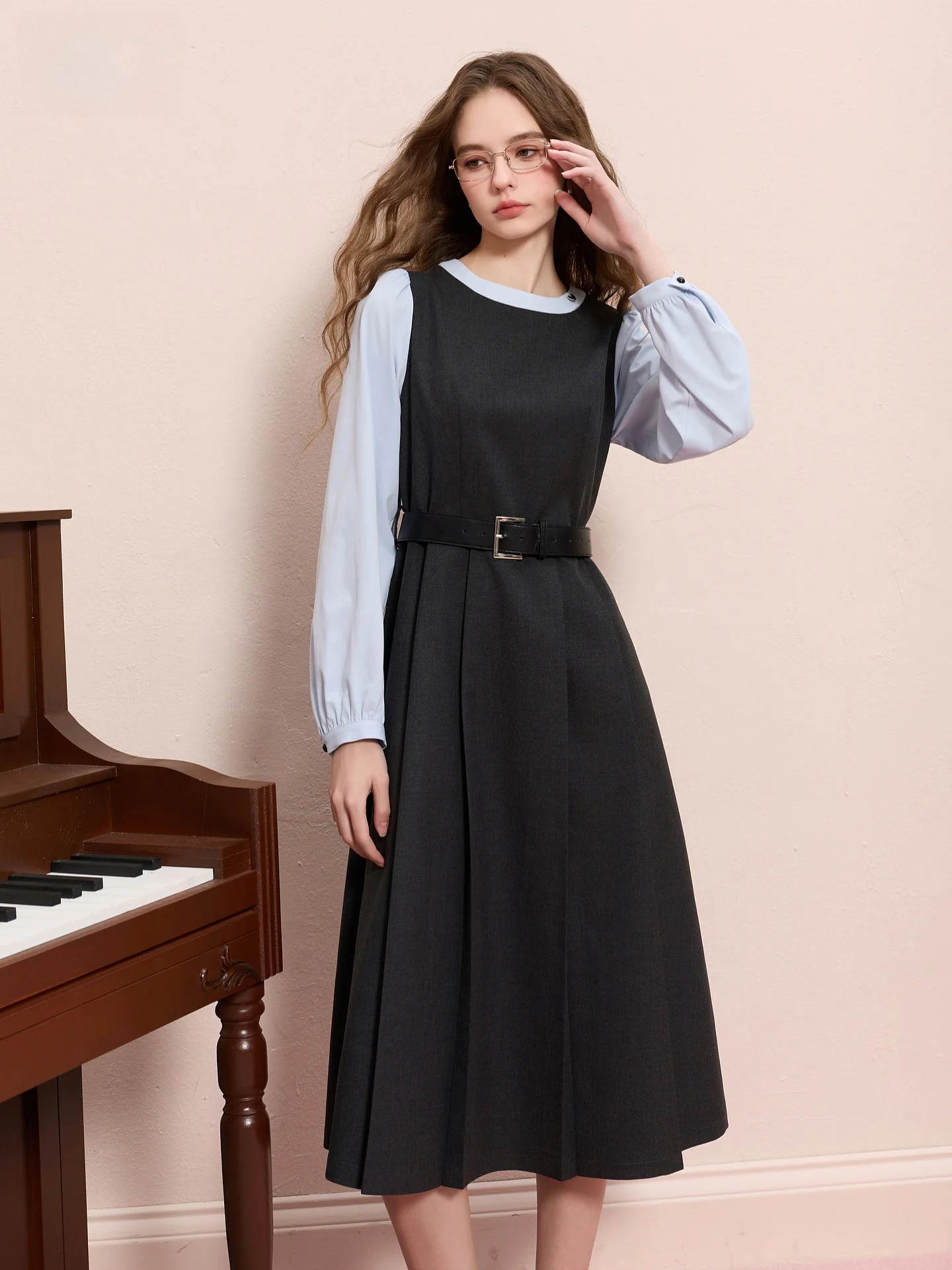 11月末に着る服の季節感を説明するなら、このワンピースが一番の答えです