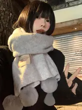 グレーのポンポン付きニットマフラー【冬用・厚手・保温・学生向け】