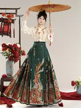 華やかなデザインの明朝風漢服馬面スカート【新中式婚礼用・敬酒服】