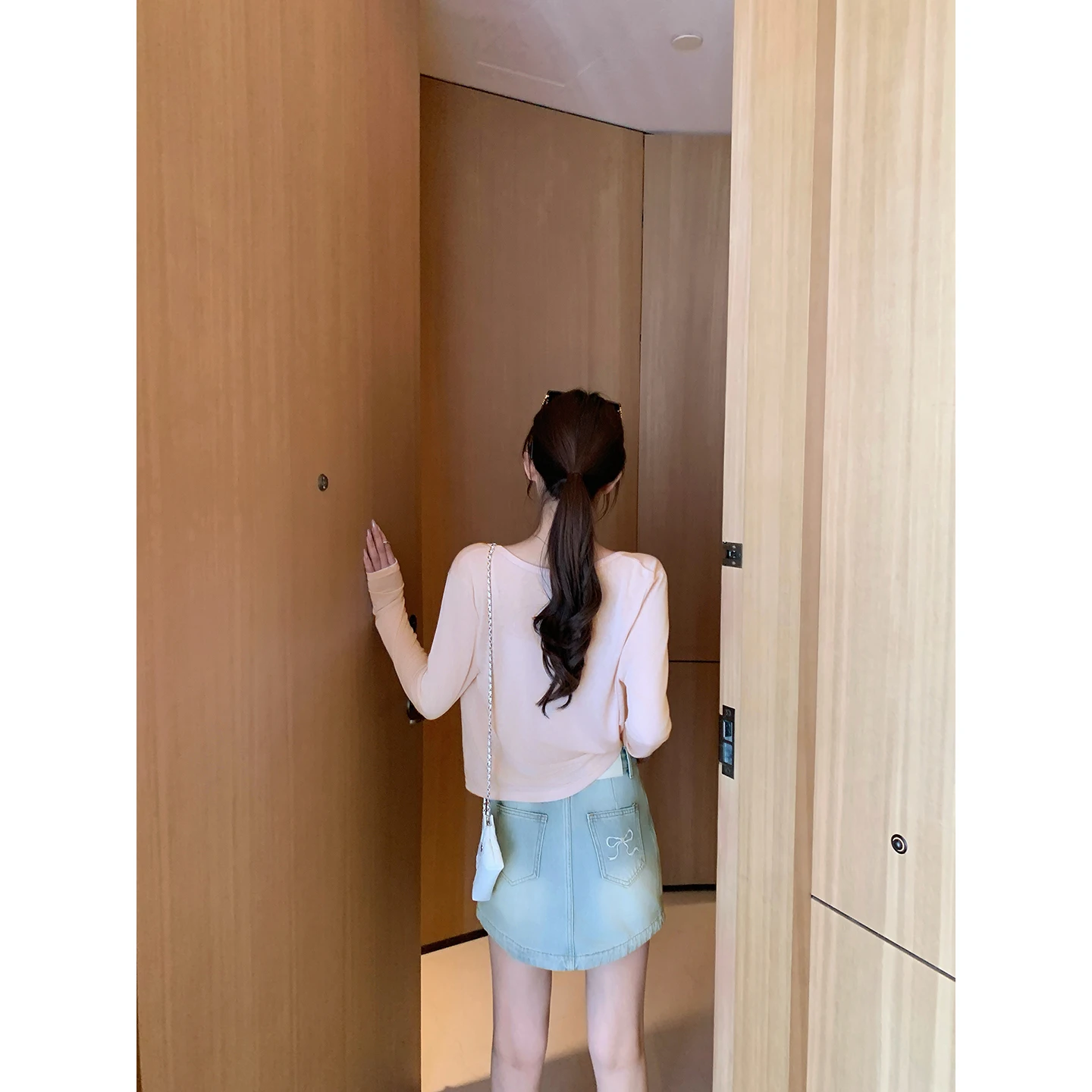 低身長でぽっちゃりの30代女性が通勤で「見える高さ」を出すコツは？