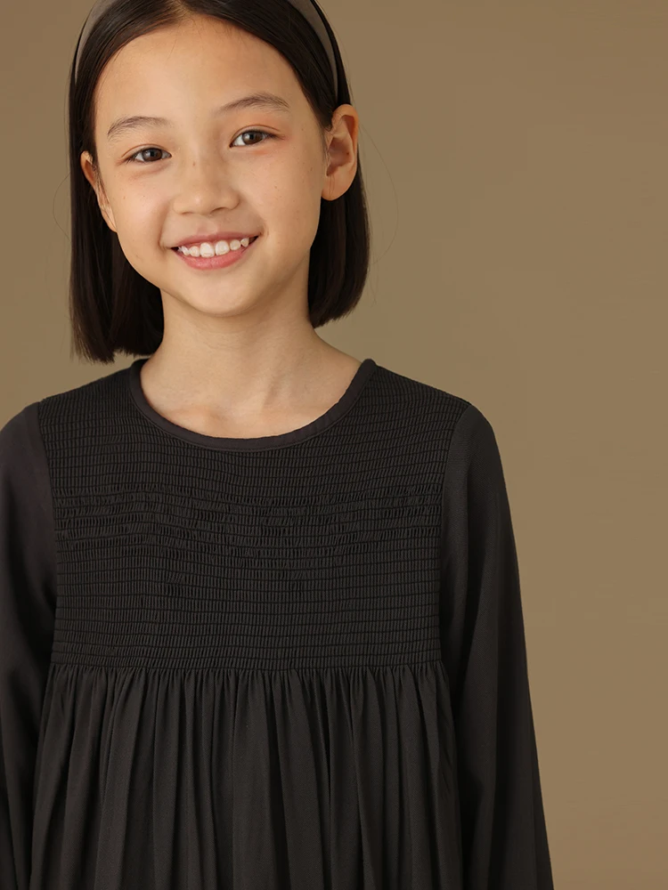 秋冬通勤ママスタイルのフリル長袖ドレス：シーン子供服の通気性と着心地を実証