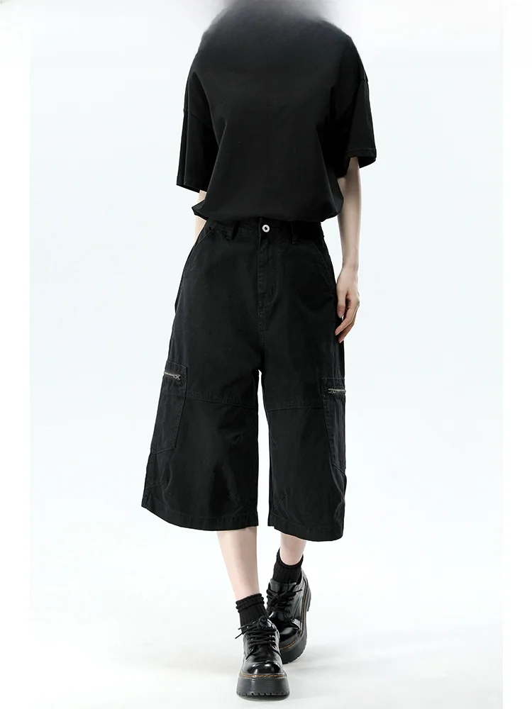 ビッグポケット付  き黒の七分丈デニムパンツ：ゆったりシルエットで夏のアウトドアに最適な選択