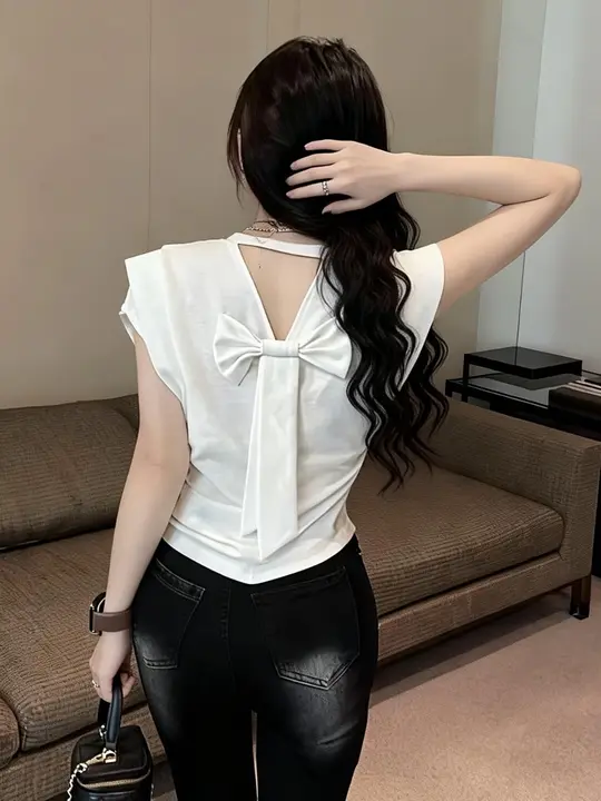 個性的なデザインのフリル袖Tシャツ【夏用・セクシー・背面リボン付き・透かしデザイン】