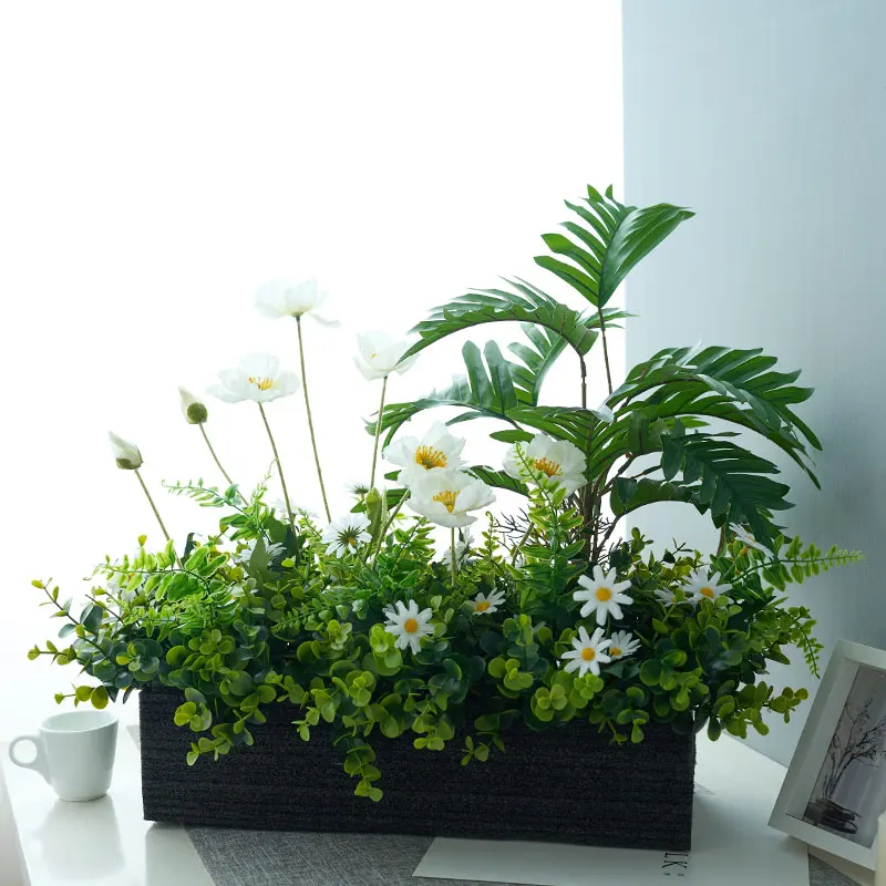ほったらかしで毎年咲く花のプランターは、本当に手入れがいらないの？