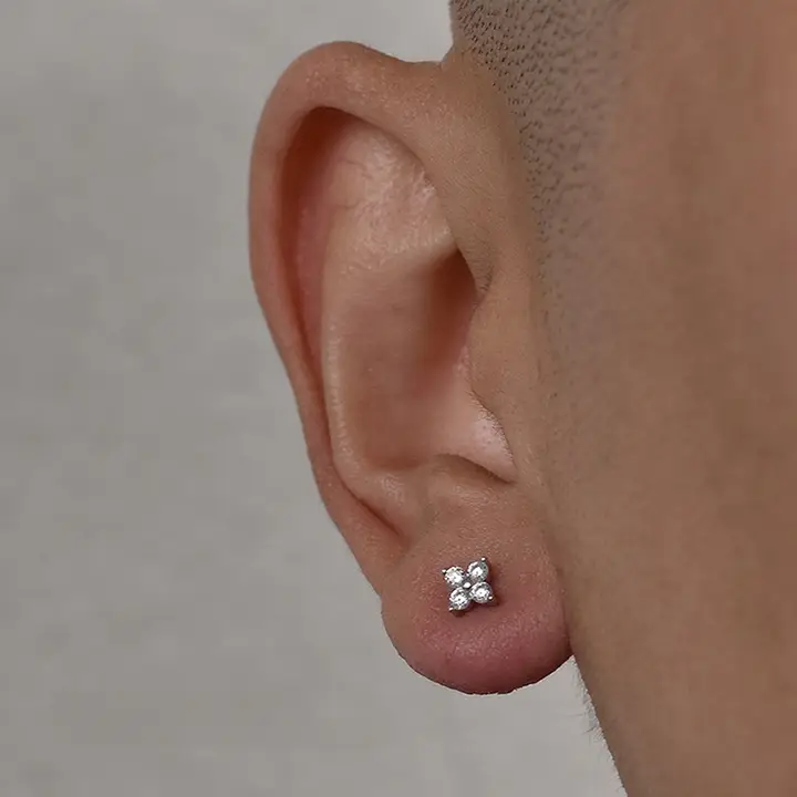 TWO LEAVES S925 シルバー 四葉のクローバー クリスタルピアス【ユニセックス・ストリートスタイル】