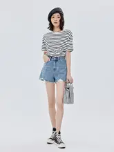 落肩デザインの薄手ラウンドネックTシャツ【ゆったりとしたシルエット・黒白ストライプ・夏用】