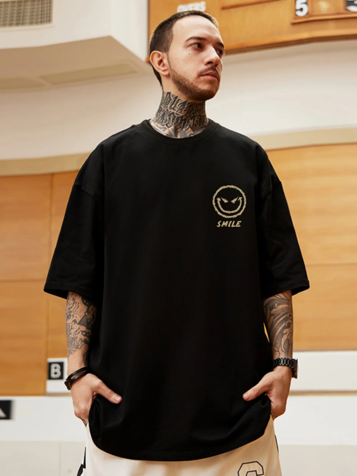 「moma tシャツ」を選ぶべき理由は？デザインから価格まで徹底比較