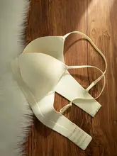 滑らかな三角カップブラジャー【小胸・副乳補正・薄型デザイン】