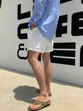 快適な白色ショートパンツ【カジュアル・膝下丈・ストレートデザイン】