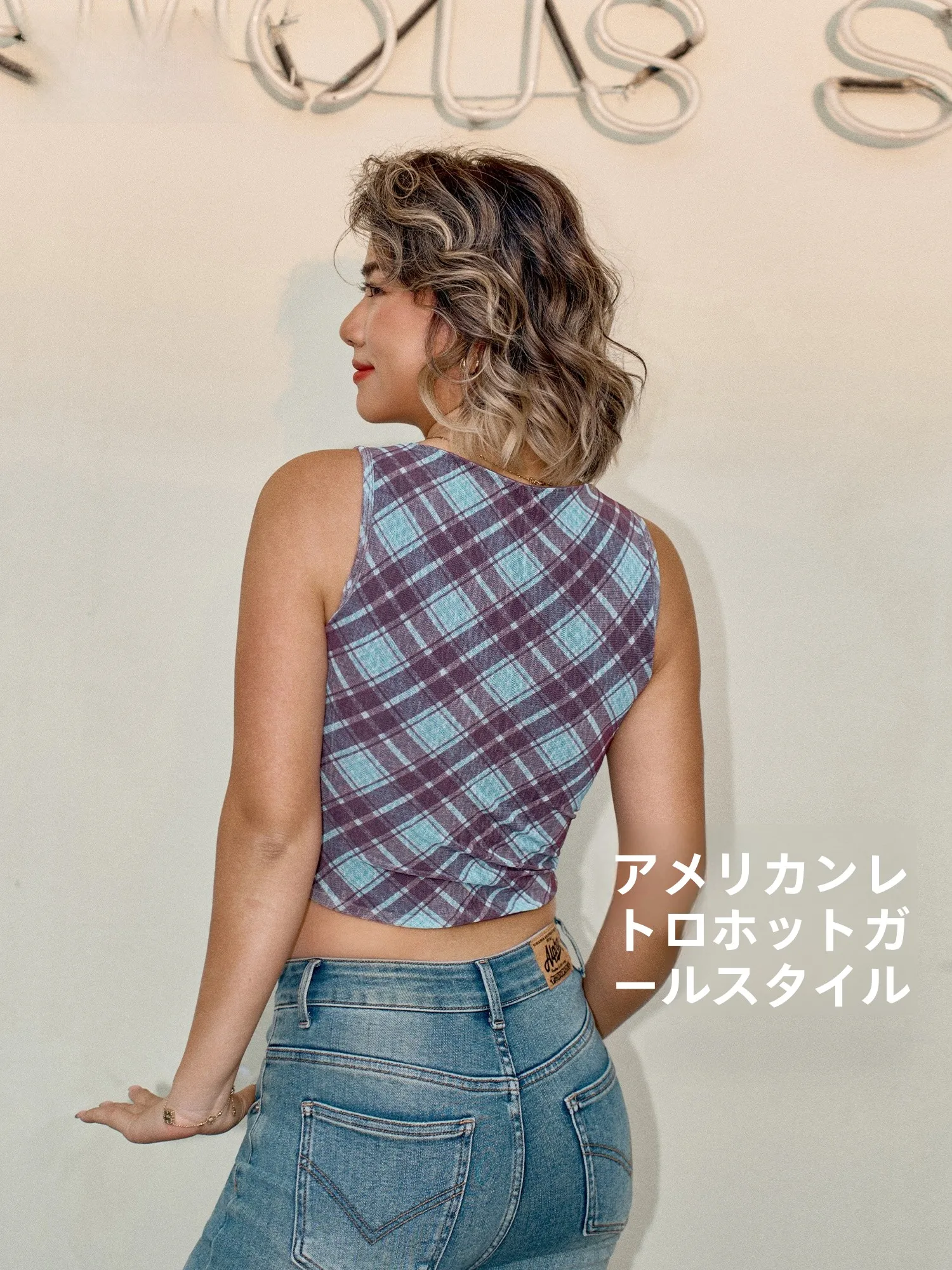 夏のランニングウェアとしてのチェック柄ショートタンクトップの実用性と性能評価