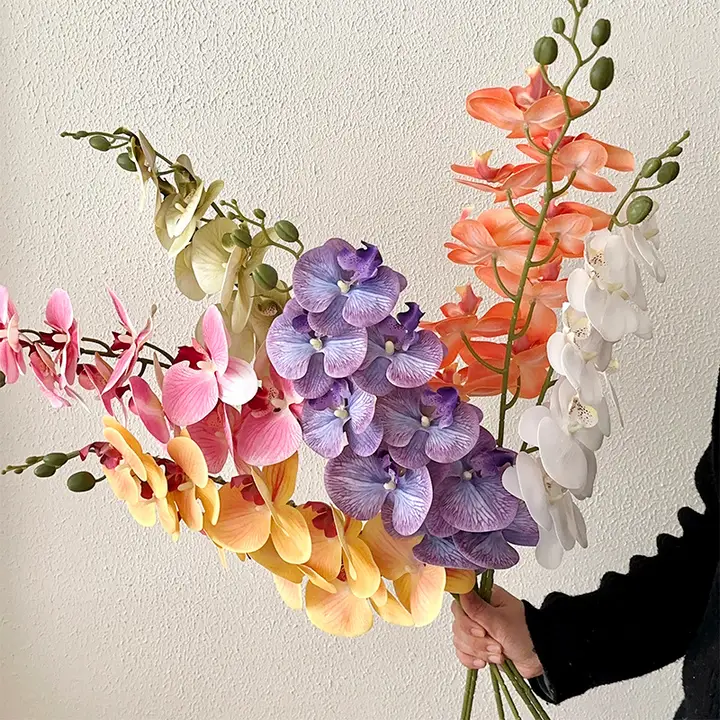 高級感あふれるインテリア！胡蝶蘭の造花【卓上飾り・花瓶付き】