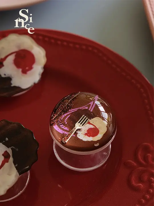クリスタルボールデザインのスマホケース【ラメ流砂・スタンド機能・貼り付け式】