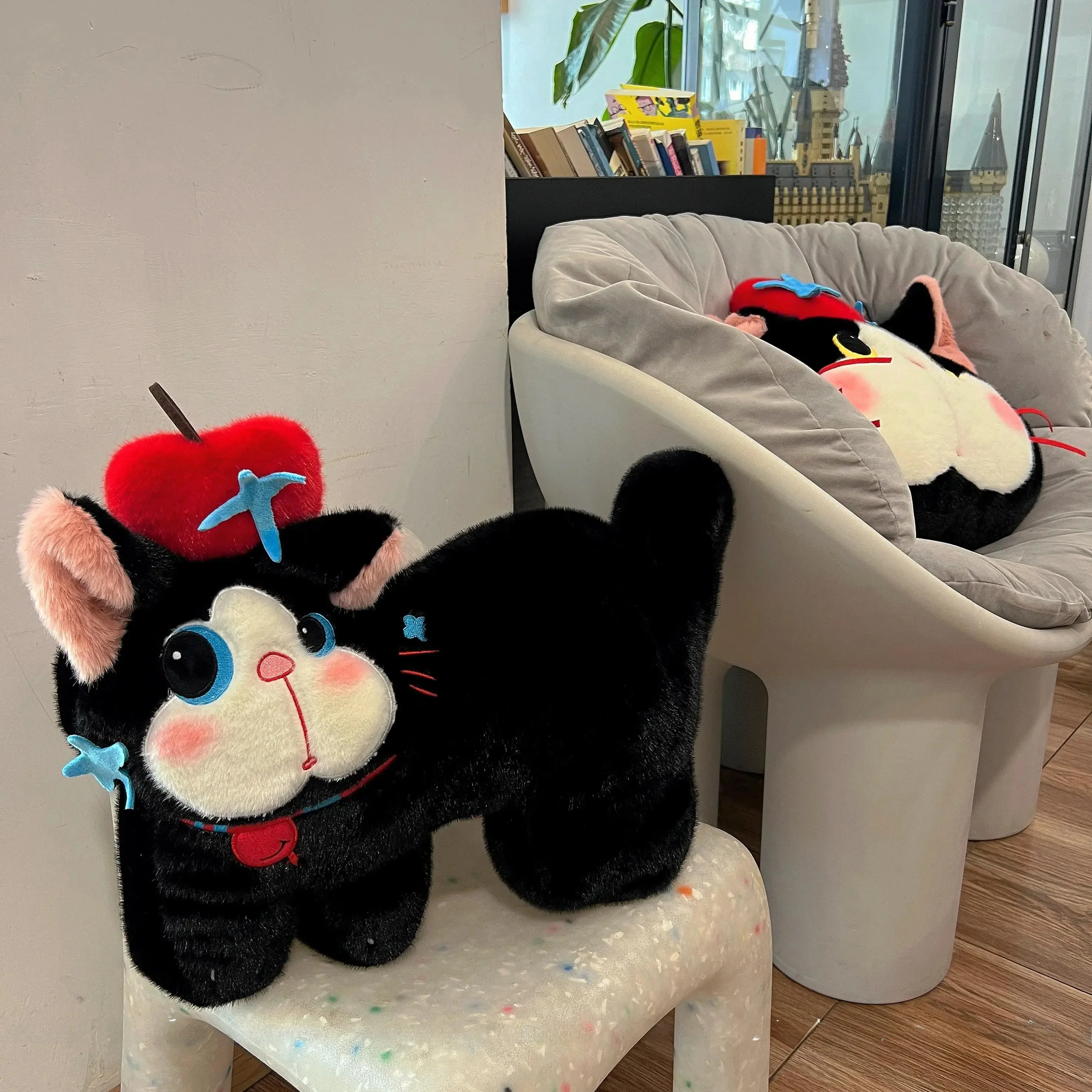 プッシュンと猫のぬいぐるみ、どちらが心を癒すのか？