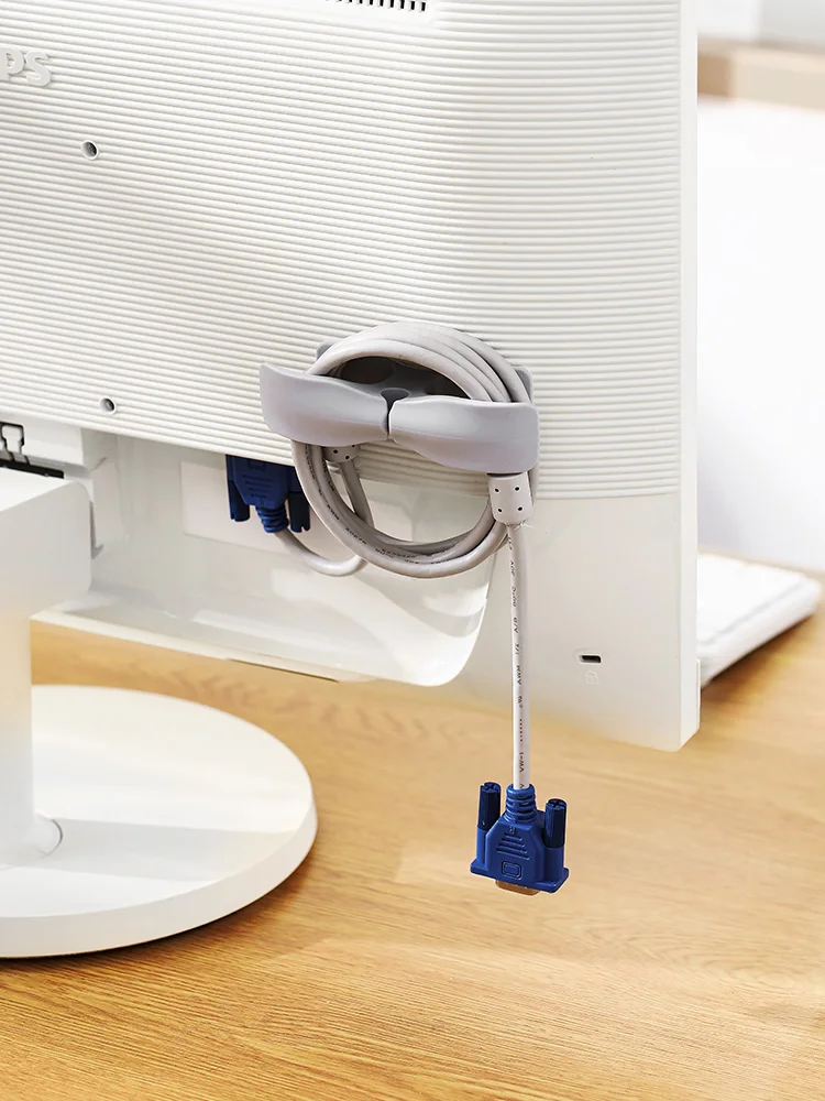 充電コードが散らばらないようにするには、壁にかける整理器が鍵？