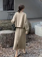 秋のトレンド！カジュアルデザインのスウェットプルオーバーとフレアスカート【フィット・長袖・半身】（セットアップ対応）