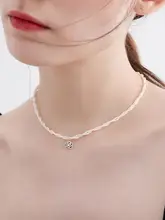 二重巻きパールネックレス【山茶花ペンダント・女性用・鎖骨にかかるデザイン】