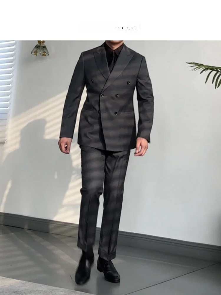 結婚式に着るスーツはグレーがベスト？それともネイビー？本当の選び方を解き明かす