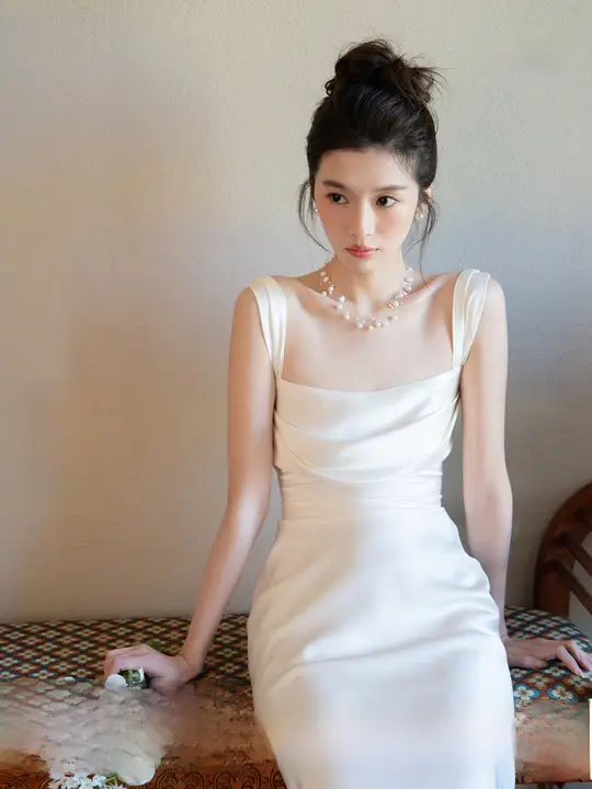 白色のウェディングドレス【背中あき・春の装飾・婚礼用】