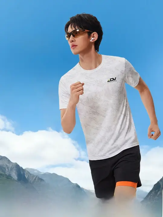 LINING 流行の短袖ランニングTシャツ【速乾・涼感・男性用】