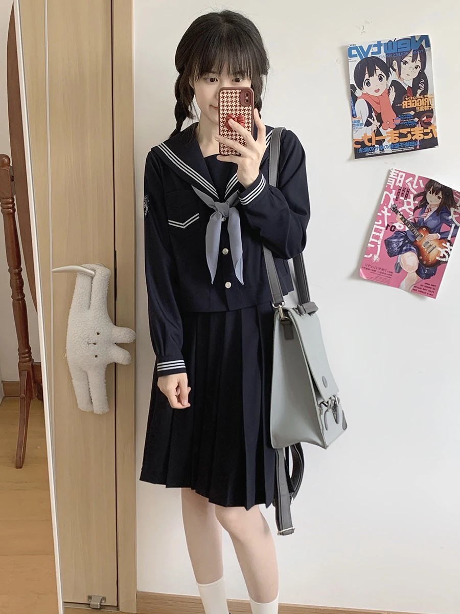 長袖JK制服のセーラー服グレー：秋期向け女子用セットアップの実用性と素材特性