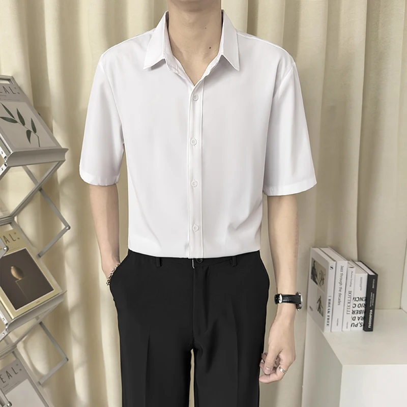 夏用ブラック半袖シャツ：きれいめカジュアルスタイルの定番アイテム