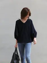 Vネックのカジュアルシャツ【女性用・ゆったり九分袖・シンプルデザイン・長袖】