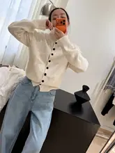 極上の柔らかさの羊毛ニットカーディガン【ハイネック・多ボタン・ベージュ】（セットアップ対応）