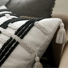 立体刺繍付きクッションカバー【モダンデザイン・黒白・リビング用】