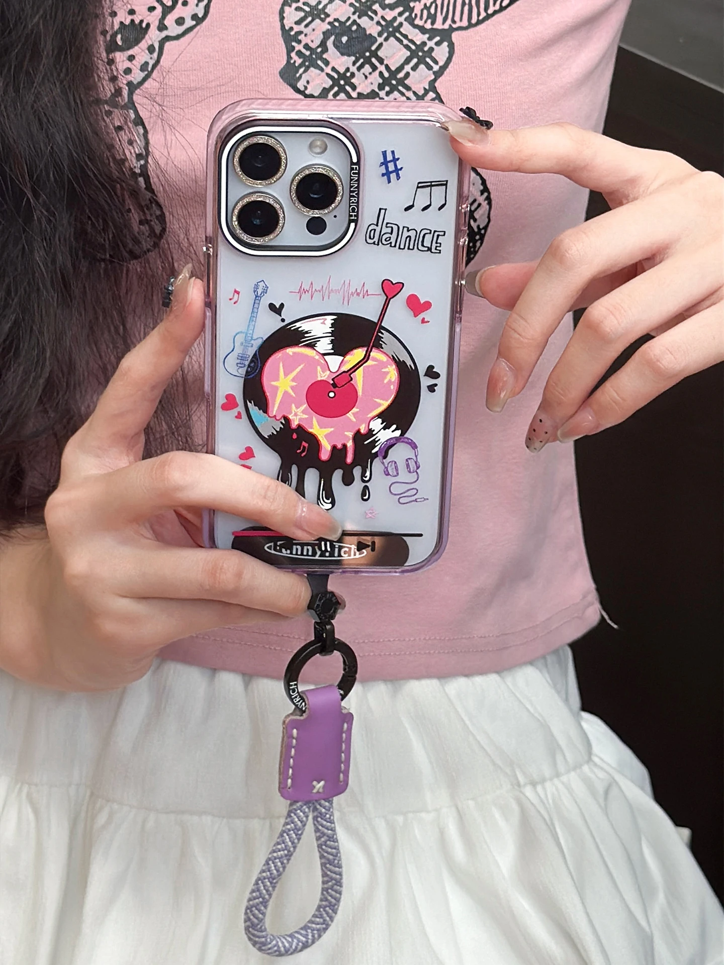 iPhone14手帳型ケースは本当に必要？スタイリッシュで実用的な選択肢とは？