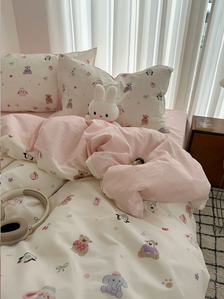 夏用掛け布団カバー：コットン製のカートゥーンデザイン四点セットが提供する快適な睡眠環境