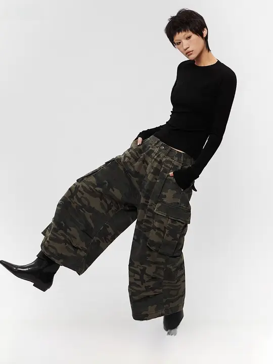 カジュアル迷彩パンツ【ルーズフィット・七分丈・ユニセックス】（セットアップ対応）