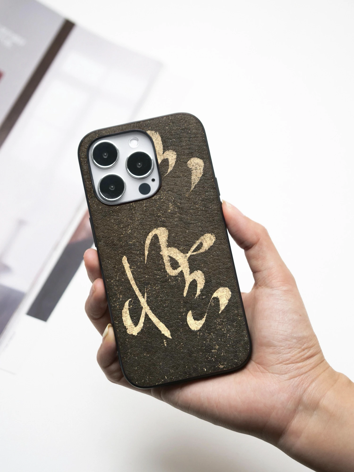 革スマホカバーは本当に丈夫なのか？実際の使用データと耐久性の検証
