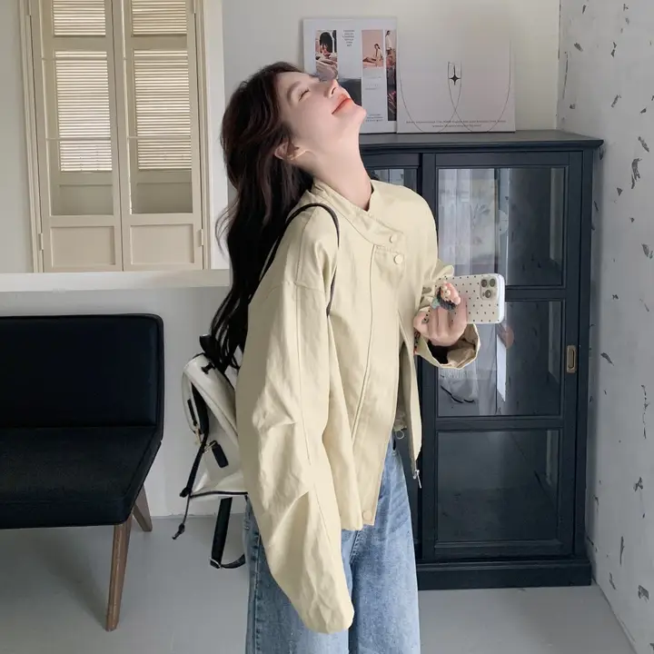 ラウンドネックのゆったりしたレザージャケット【女性用・上品で多用途・ショート丈】（セットアップ対応）