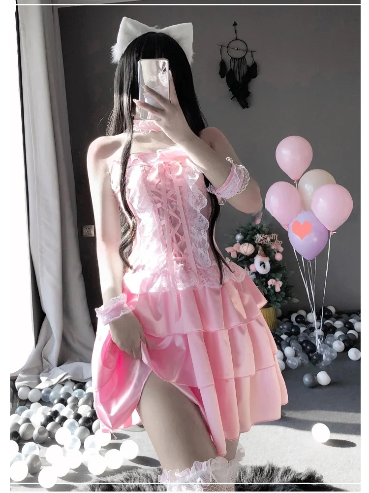 ハロウィン暗黒系プリンセスコスチューム：セクシーなメイド服とキャットウーマン風のクリエイティブなコスプレ実現