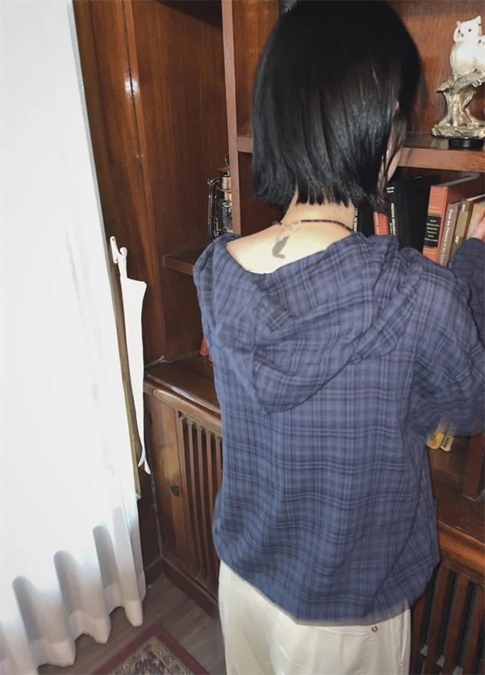 クラシックチェック柄のフード付き薄手カジュアルシャツ【長袖・スリムフィット】