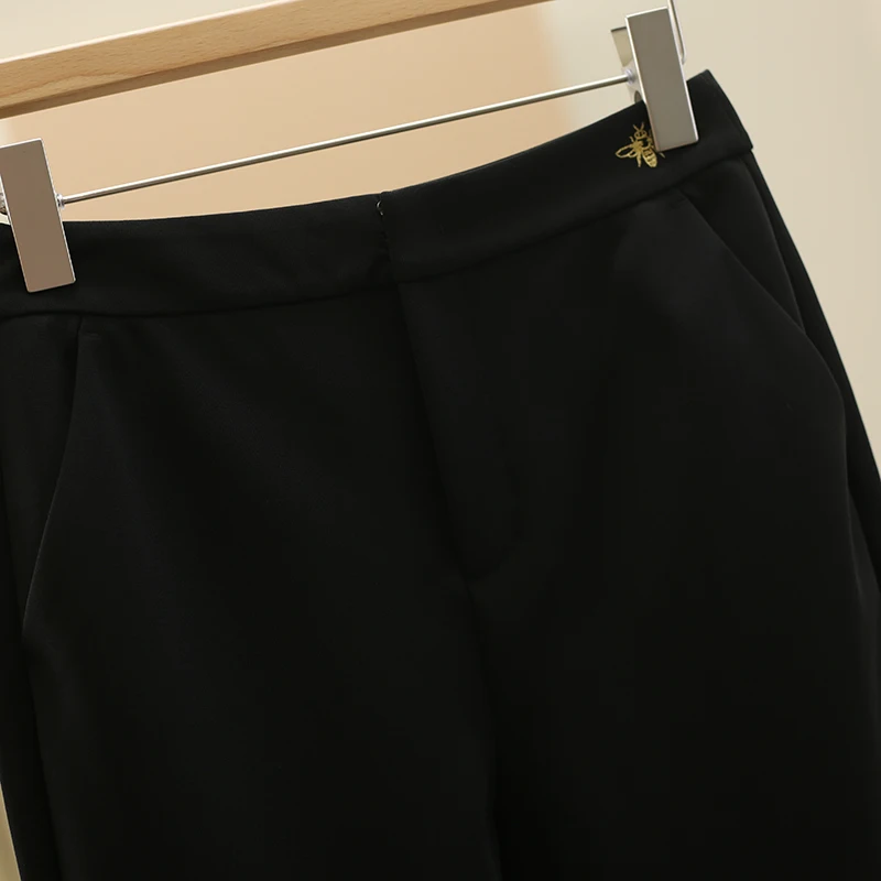 カーゴパンツに合う服は？通勤スタイルを完璧に整える1つの秘密