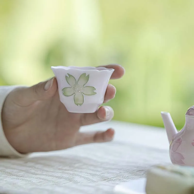 花柄口の小さなティーカップ【ピンク桜・陶器製・釉下彩】