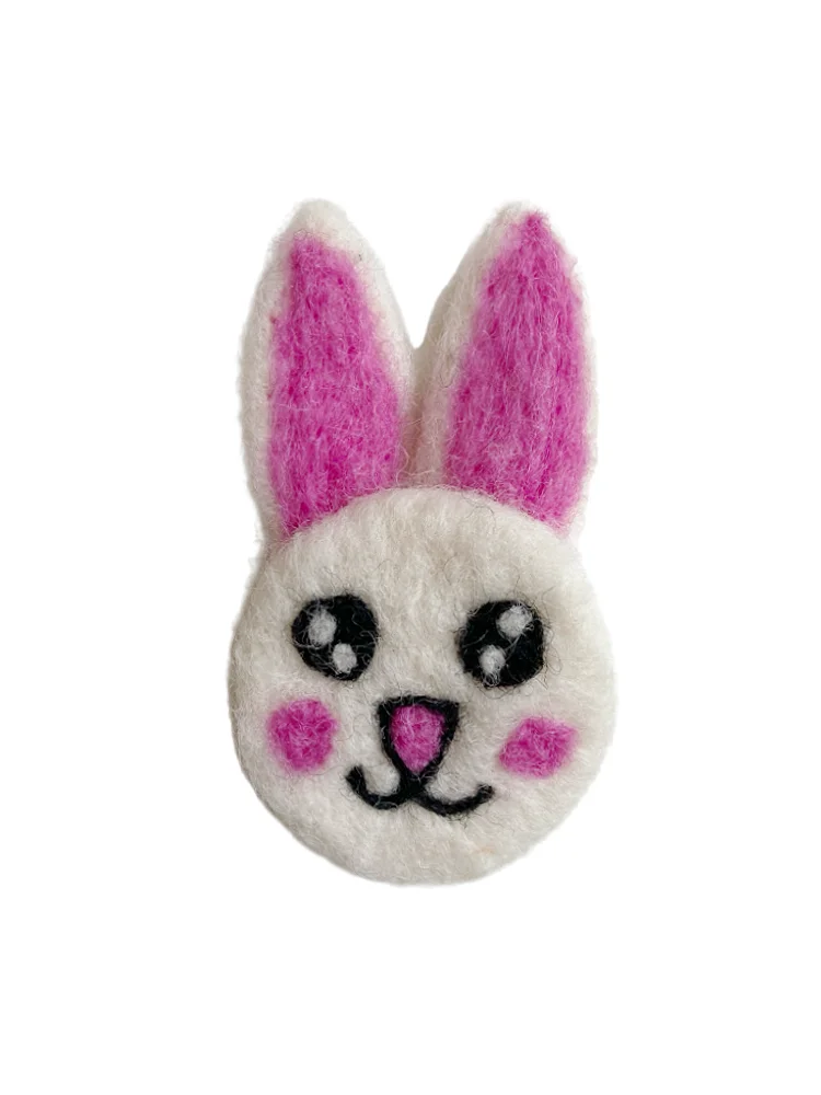 ネパール手作りフェルト動物ブローチ：オリジナルデザインでアクセサリーに彩る